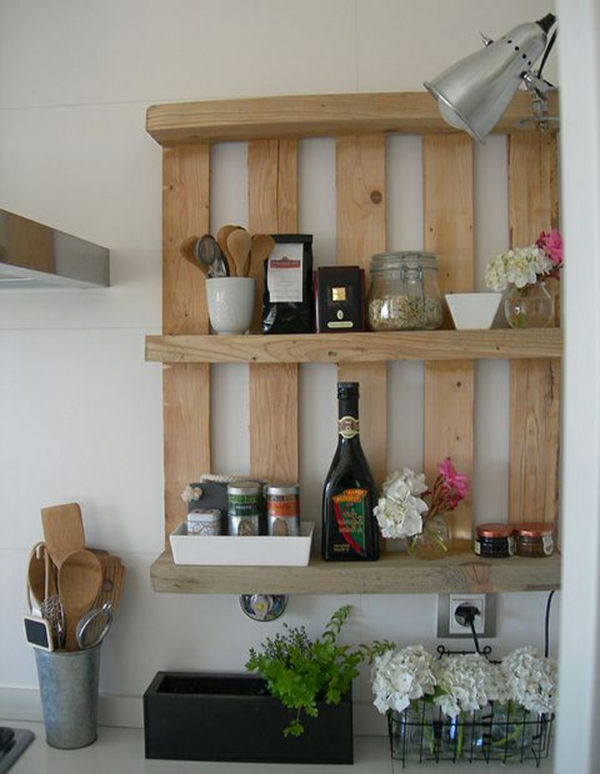 дървени палети идея стена рафтове кухня компактен практичен