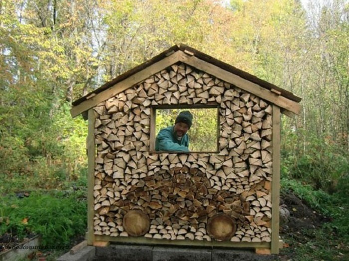 дървени скулптури къща стена дървени блокове стек