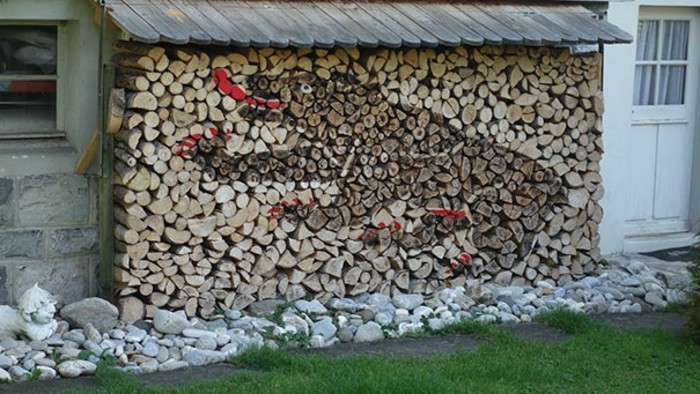 houten sculpturen maken muur houtblokken kunst wild dier