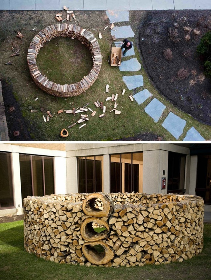 дървените скулптури правят стени от дървени блокове натрупани кръгли