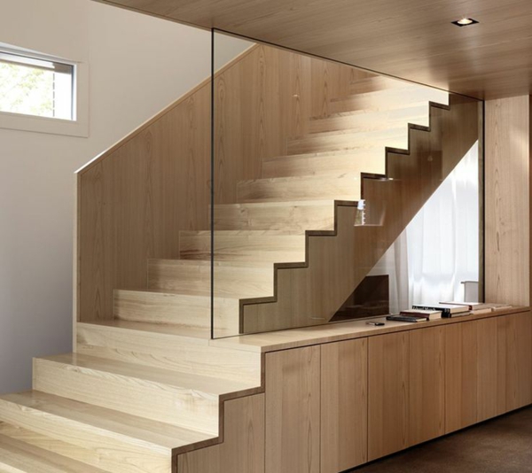 ξύλινη σκάλα ενσωματωμένη στο ντουλάπι