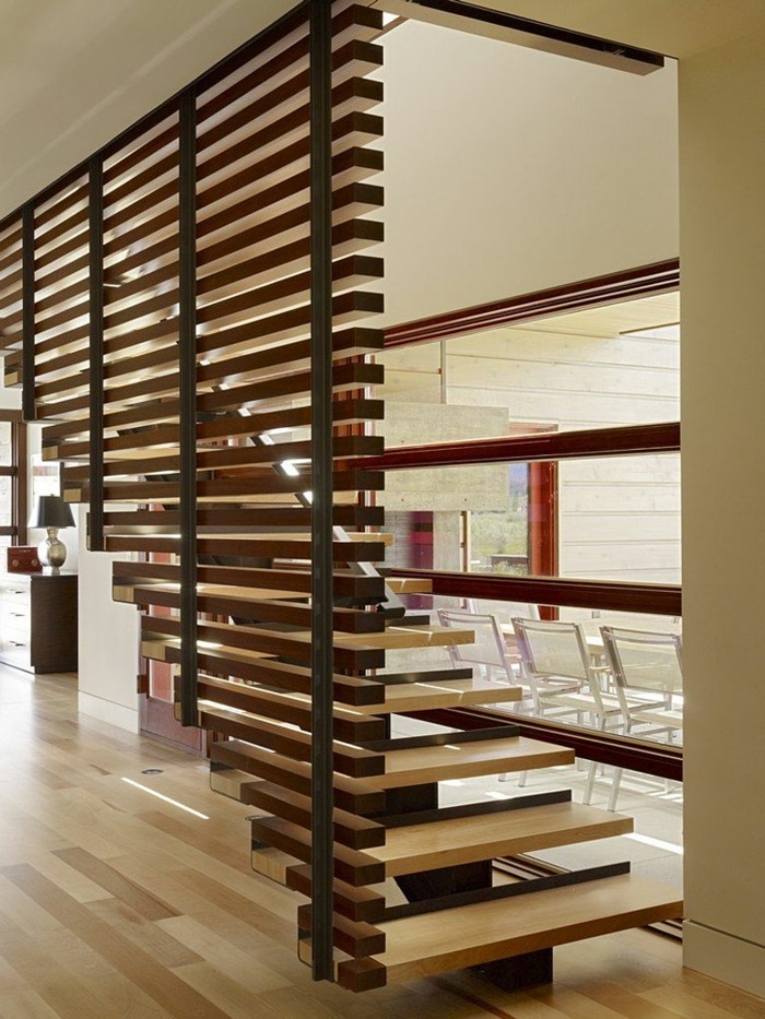 medinės sienos medienos apkarpymo kaimiškas elegantiškas laiptai