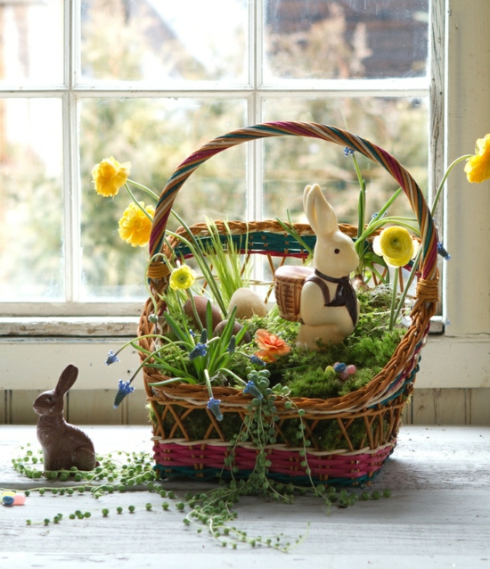 идеи великденски декорация занаяти кошница мъх трева Великден зайче цветя