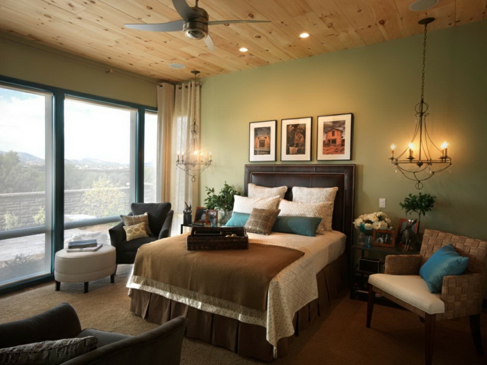 ideer soveværelse træ loft mode lænestol panorama vindue