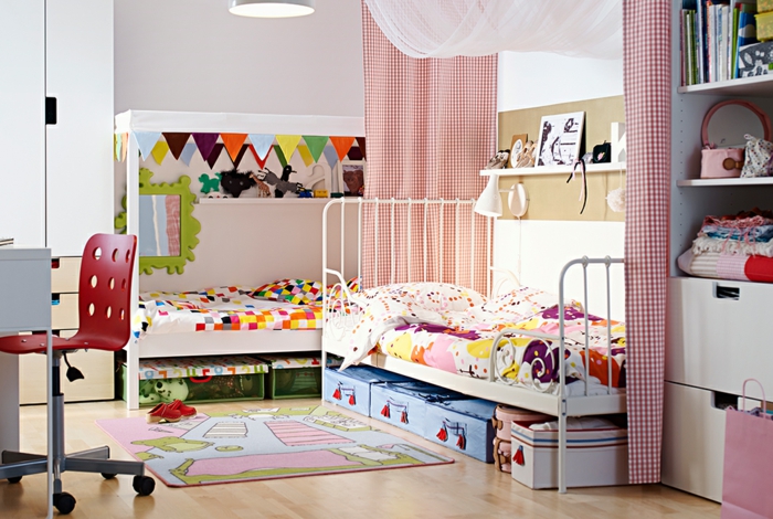 ikea habitación para niños muebles de madera cama de metal cama alta espacio para niños estantes estantes silla de oficina