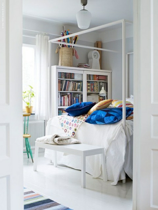 Спалня Ikea напълно обзаведена възглавница за легло