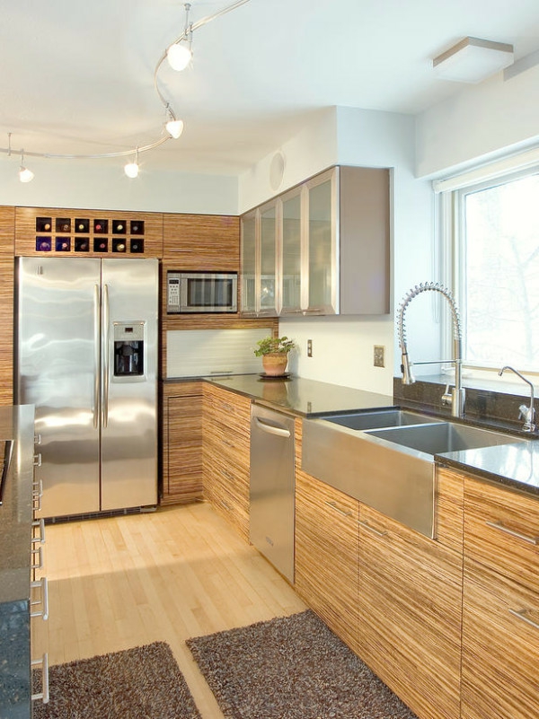 индиректно осветление кухня кухненски шкафове дървена текстура