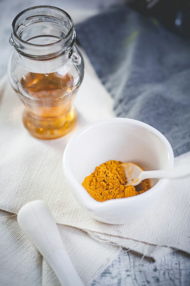 Indiase kruiden kopen kurkuma-thee met honing