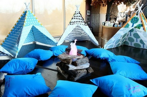 sisätila teltta camping sininen tekstuurit tyyny herkkusieni vauva