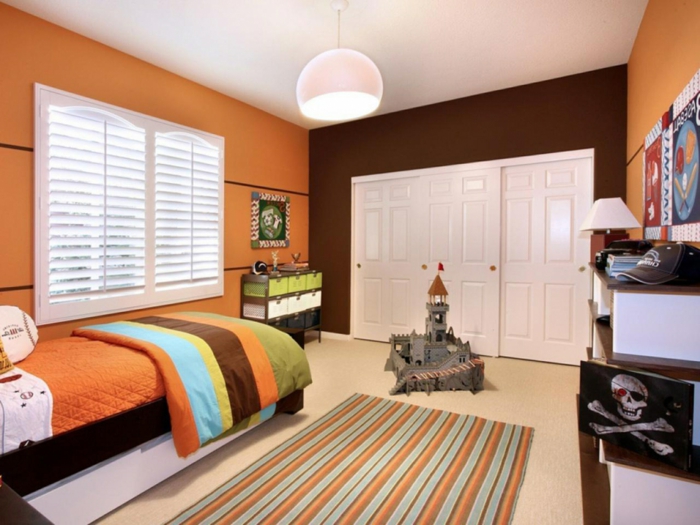 nástěnné barvy nápady oranžové hnědé prvky visí lehký pás koberec
