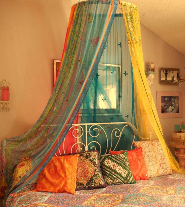 ориенталска спалня небе легло цветни завеси