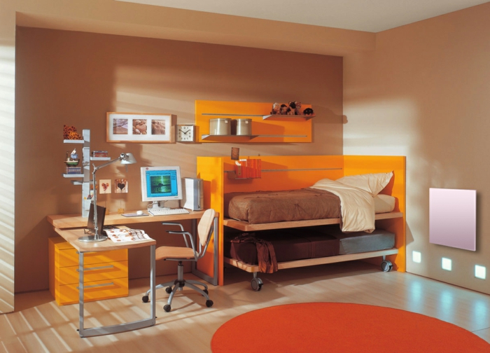 interior design maron accent perete rotund covor portocaliu