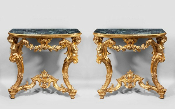 Италиански мебели със златни маси за кафе