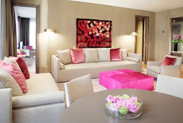 Table rembourrée de meubles italiens rose