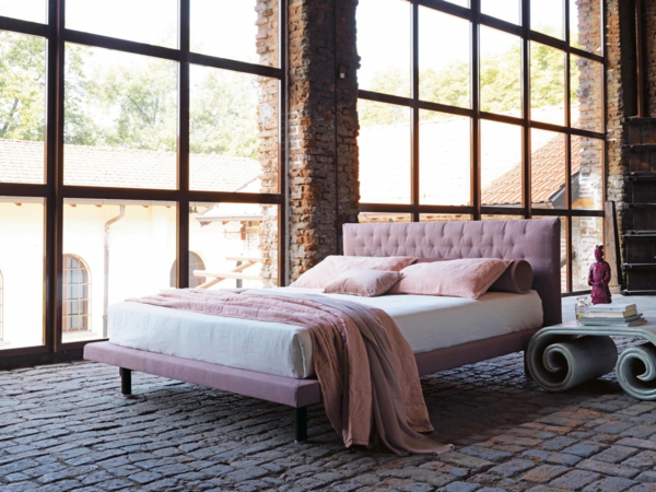 италианско обзавеждане розово спално легло