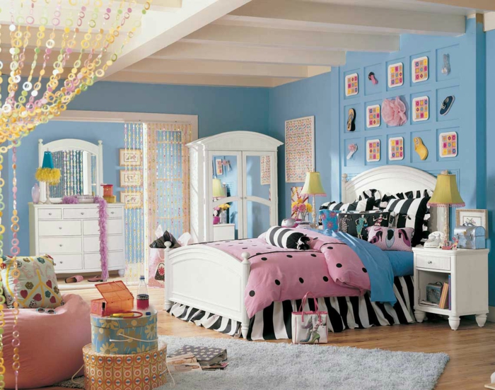 青年房间装饰女孩蓝色墙漆地毯