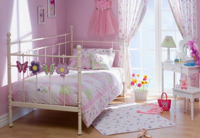 青年房间装饰女孩房间粉红色墙壁漆好床铺地毯