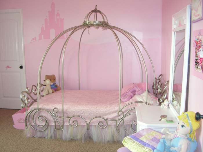 青年房间家具女孩房间装饰粉色墙面设计花式床