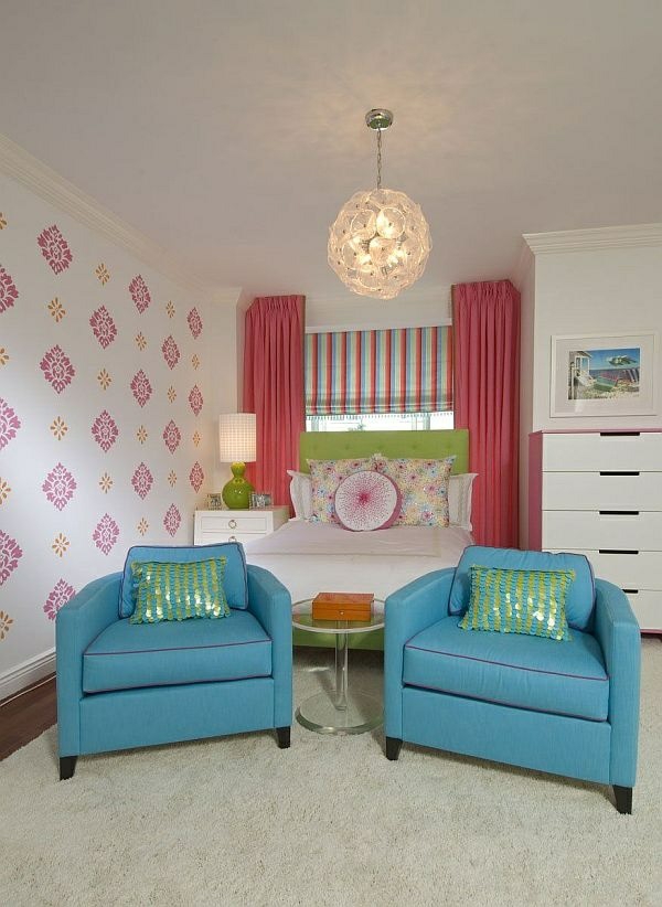 نافذة غرفة الشباب كرسي أزرق رمي سرير وسادة السرير الوردي