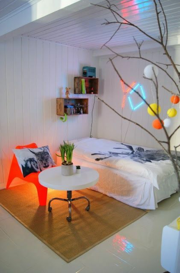 jaunimo kambario dizaino idėjos apvalaus stalo kiliminė oranžinė kėdė lova
