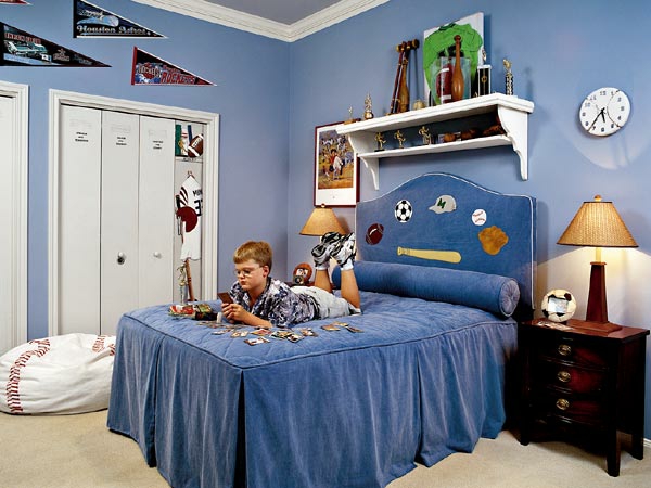 κουτί δωμάτιο αγόρι όμορφο κρεβάτι κεφαλάρι μπλε τοίχο χρώμα ρολόι τοίχου