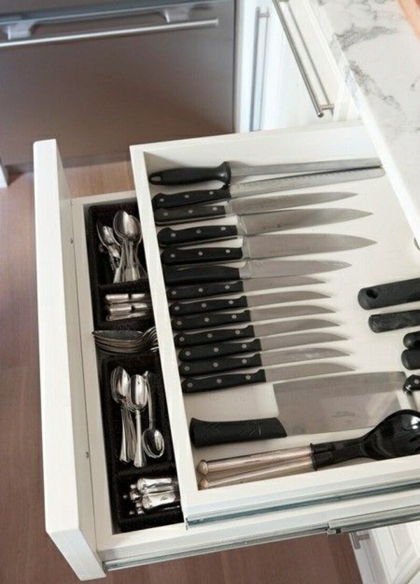 virtuvės stalčiaus išdėstymas praktinis peilis šaukštas