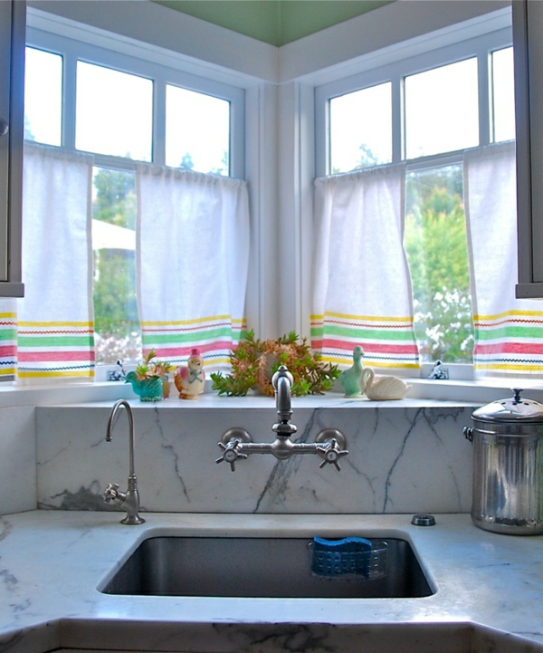 kjøkken gardiner marmor vask chrome fittings