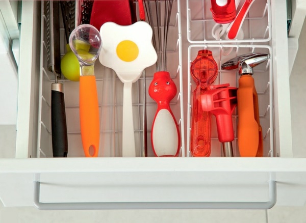 kjøkkendesign ideer kjøkkenskap organisere skap kjøkkenredskaper