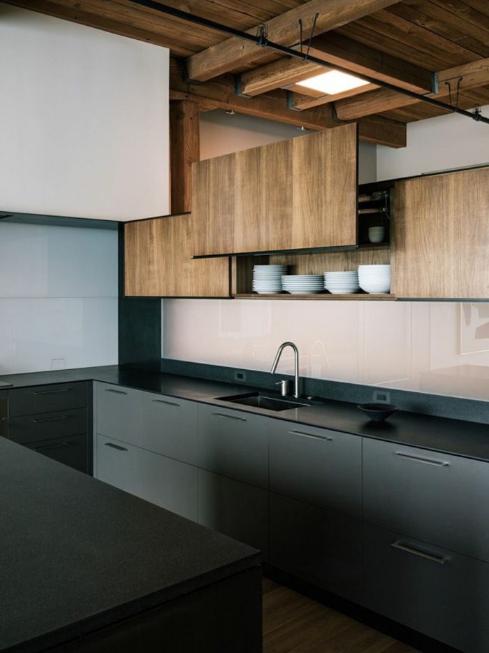 kuchyně design černé interiér krásné kuchyňské skříně