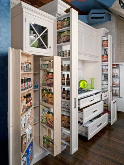 Système d'armoires de cuisine avec beaucoup d'espace de rangement