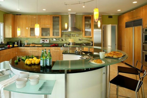 Keukens rond met marmeren oppervlak en glazen bladen