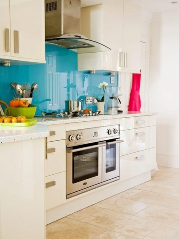 厨房后墙由玻璃厨房墙有机玻璃蓝色现代厨房