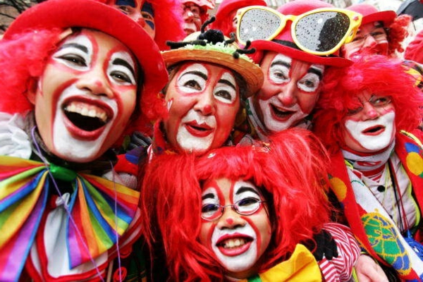 Carnavalul 2015 în clovni nebuni clovni
