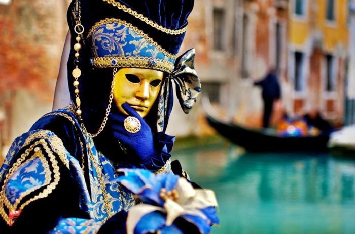 嘉年华在威尼斯狂欢节服饰头饰金色面具戒指