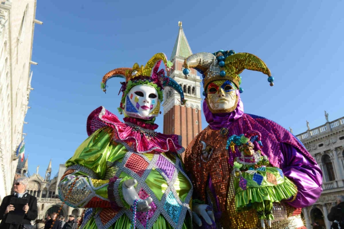 狂欢节在威尼斯服装嘉年华小丑圣马可的地方