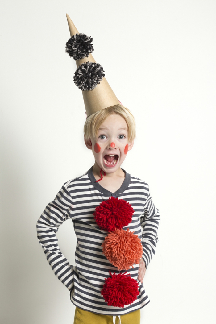 karneval kostýmy diy nápady klaun klobouk výrobu pompoms