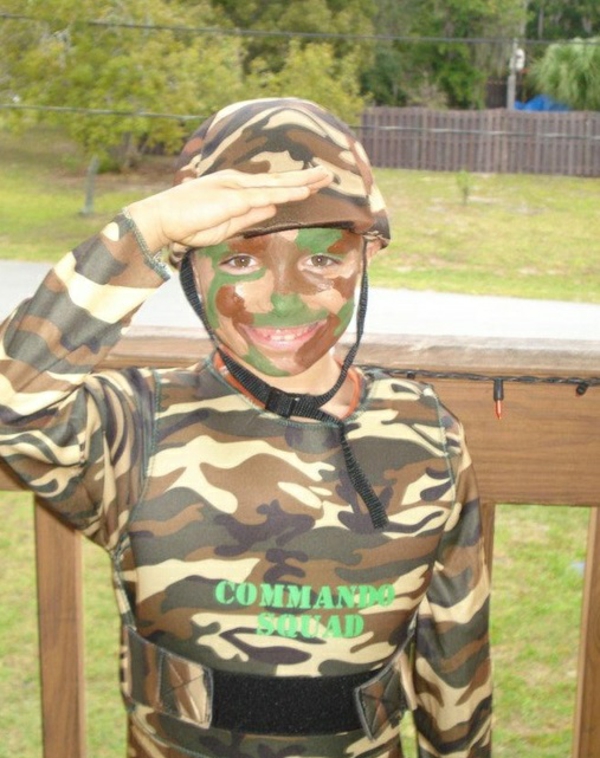 карнавални костюми страхотен малък войник