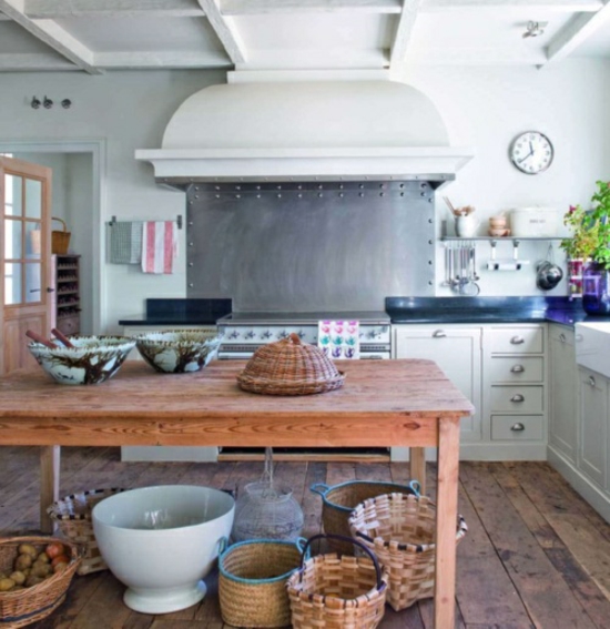 kazetový strop kuchyně rustikální podlahové dřevo