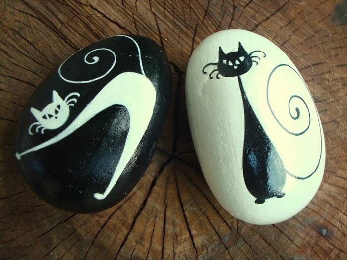 Котки черно-бели камъни боядисани идеи