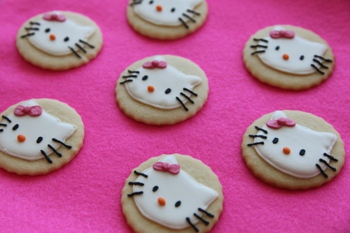 baking cookies hello kitty