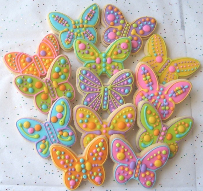kaker bakte sommerfugler farget