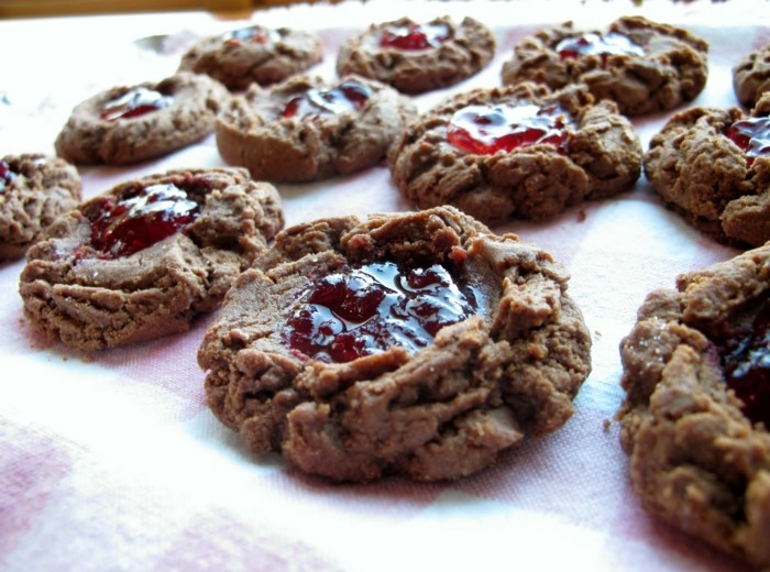 biscuits bake raspberry jam