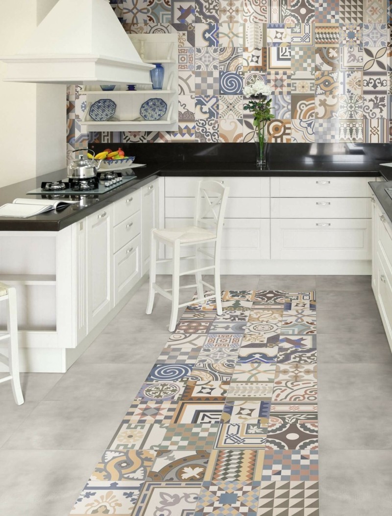 suelo de azulejos de cerámica patrón de trabajo de parche colorido