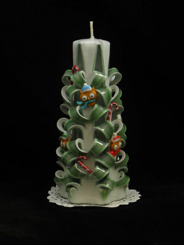 las velas en sí mismas hacen velas talladas para la decoración de navidad
