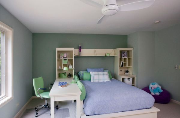Детското бюро предлага вградени сини легла на стена