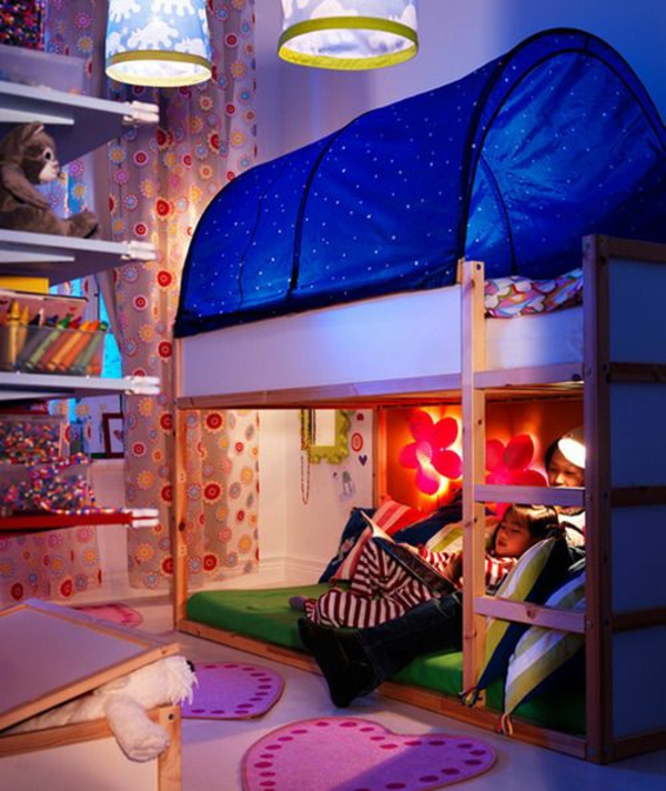 מיטות ילדים, מיטות קומתיים עם גג