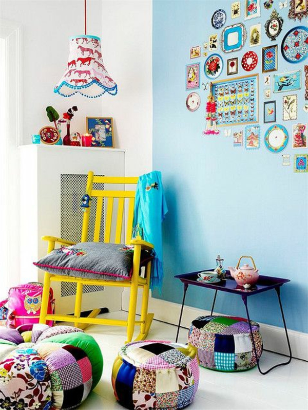 детската стая украсява цветната табуретка, висяща висяща лампа
