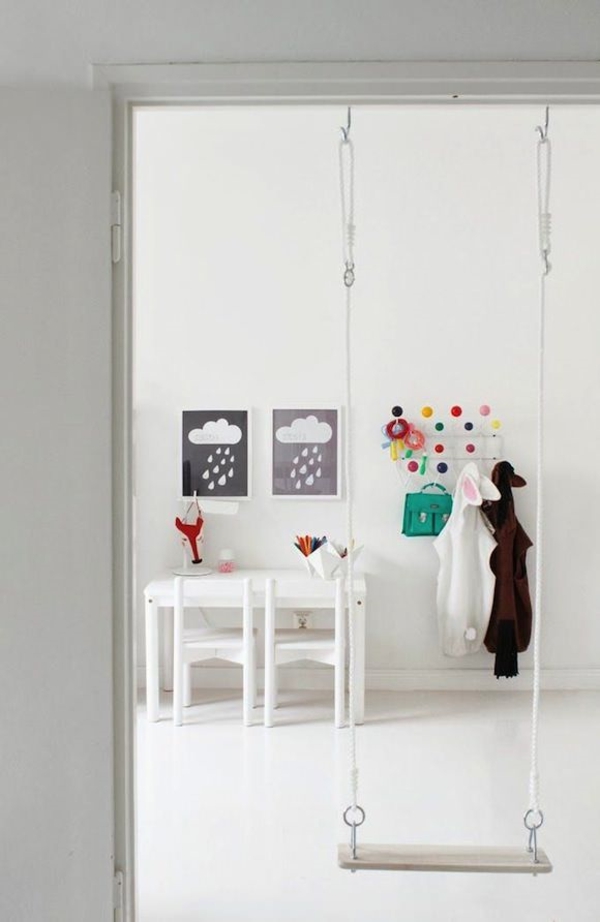 dětská místnost design cestování houpačka dveře rám stůl stěna design obrázky
