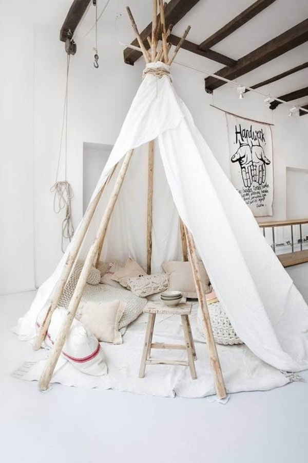 Barns romdesign reiser telt ut av sengetøyet