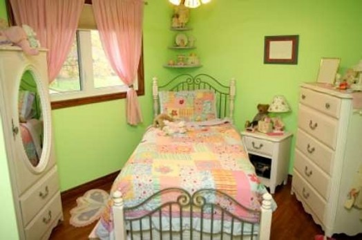 nursery girl fit pared verde interior